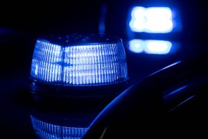 En mandlig bilist ringede søndag aften til politiet, fordi han kørte bag en slingrende bil på Østjyske Motorvej.