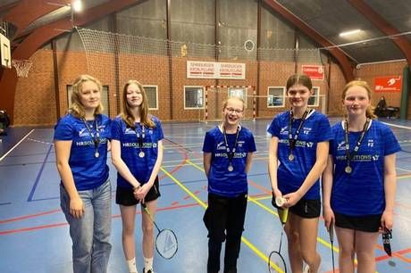 Har vundet deres lokale holdturnering i U15 piger og skal kæmpe om titlen som danske U15-mestre ved VICTOR DMU - de danske mesterskaber for ungdomshold.