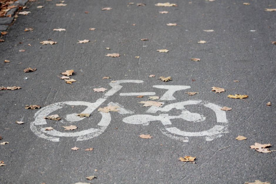 Skanderborg Kommune skal spare i budgettet for 2023 til 2026, hvilket giver væsentligt færre penge til etablering af cykelstier i kommunen.