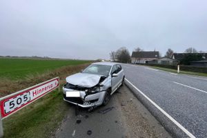 Færdselsuheld på Skanderborgvej ved indkørslen til Hadsten.