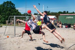 Nørre Djurs HK er blevet markant brand på landsplan. Der for er der logik i, at finalerne om Danmarksmesterskabet i strandhåndbold skal spilles på anlægget i Glesborg, som også lægger sand til et af kvalifikationsstævnerne.