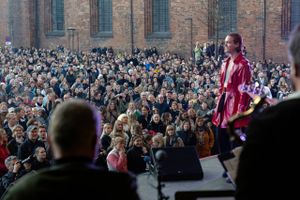 Man kan finde sine gamle støvede instrumenter frem og være emd, når Music City Aarhus 2022 slutter af midt i julevrimlen 17. december.  Dedr bliver samspil og fællessang for alle og gratis koncerter udsædvanlige steder - blandt andet fra tagene på Musikhuset, Aros og Rådhuset.