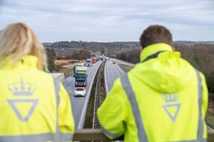 Folketinget har vedtaget en anlægslov, der blandt andet omfatter den kommende udbygning af motorvejen E45 mellem Vejle og Skanderborg, der vil være klar ultimo 2026. 
