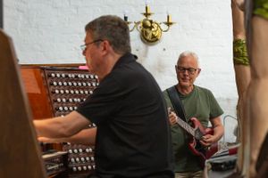 Tirsdag 22. november kl. 19 genindvies Skader Kirkes orgel efter en omfattende restaurering. Organist og ferm guitarist spiller sammen.