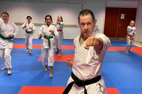 15. marts 1982 blev der for første gang trænet kampsport i Hinnerup. Stifteren hed Jan Drachmann, og han er her 40 år senere fortsat hoveddrivkraften i den lokale karateklub.