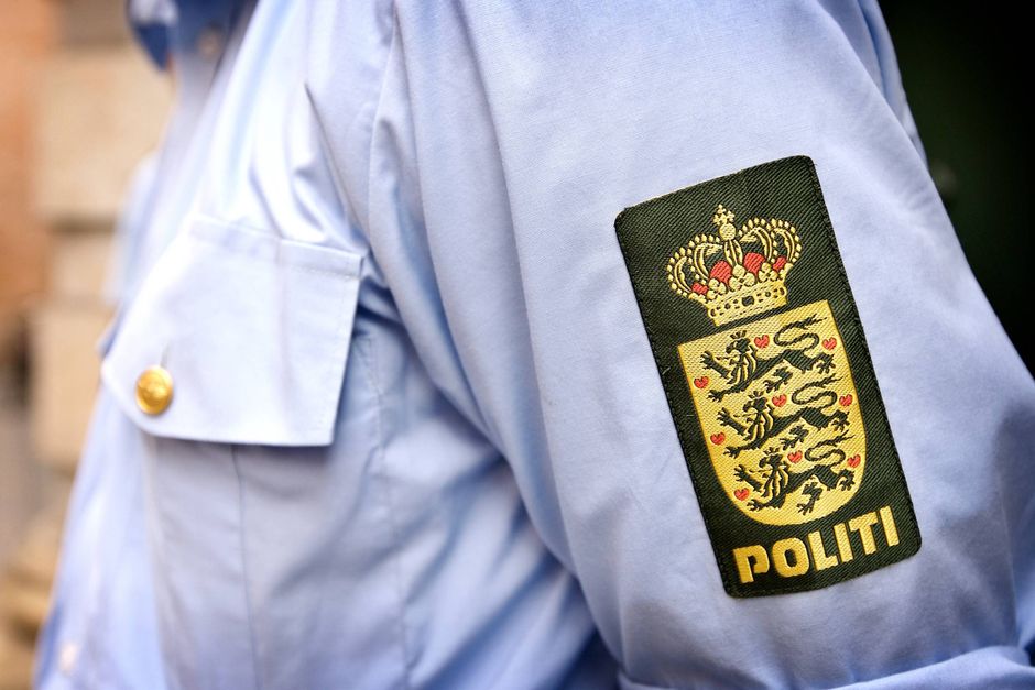 Syd- og Sønderjyllands Politi er onsdag ude med en advarsel om en mand, der udgiver sig for at være fra politiet, og derved snører primært ældre til at overlevere deres værdigenstande.