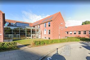 To skoler i henholdsvis Skanderborg og Gl. Rye har været udsat for hærværk. Politiet arbejder nu videre med sagerne i forsøget på at finde de skyldige.