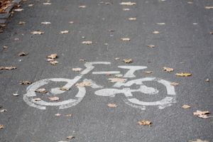 Skanderborg Kommune skal spare i budgettet for 2023 til 2026, hvilket giver væsentligt færre penge til etablering af cykelstier i kommunen.