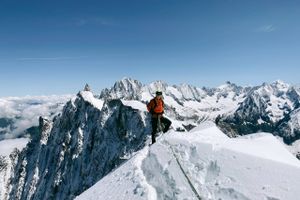 Om lidt over en uge rejser 26-årige Emma Østergaard fra Højbjerg til Nepal for at udleve sin drøm. Endemålet for rejsen er verdens højeste bjergtop, Mount Everest.