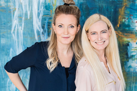 De to kompagnoner i Moneypenny & More Linnéa Schmidt og Ann-Christina Lykke Motzfeldt, som bor i Rønde, har siden 2016 inspireret mere end 100.000 følgere på Facebook og delt viden om både investeringsstrategi og økonomiske dispositioner. Nu er duoen bogaktuelle.