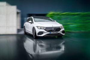 Mercedes klar med de første priser på den elektriske EQE, der lanceres i to versioner og koster fra 675.000 kr.