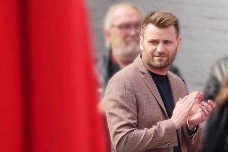 "Når jeg ser et rødt flag smælde". Michael Stegger stiller op til borgmesterposten i Syddjurs Kommune for Socialdemokratiet. Foto: Privat