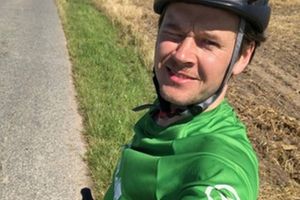 Medlem af Europaparlamentet Niels Fuglsang cykler rundt i Midtjylland for at tale om den grøånne omstilling.