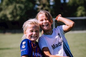 Alle piger fra 5 til 11 år kan deltage i DBU fodboldarrangement.
