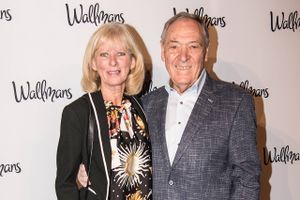 Her ses Dario Campeotto til gallapremiere på Wallmans 2019 i Cirkusbygningen med sin hustru Gertrud.
