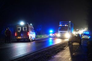 En mandlig bilist blev torsdag morgen kørt på sygehuset til tjek for de skader, han pådrog sig i et solouheld på Landevejen ved Holme-Olstrup på Sydsjælland.