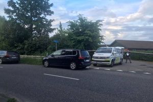 Østjyllands Politi er i øjeblikket til stede på Salbovej i Glesborg. Hvad det drejer sig om, kan politiet dog ikke komme nærmere i skrivende stund.