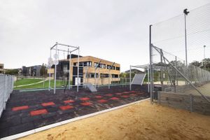 Håndværkerskolen stiller udendørs fitness anlæg til rådighed for byens borgere.