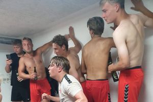 Med en kerne af unge gutter med rødder i klubbens egen ungdomsafdeling  som base kravler Hornslet IF en række op med sit bedste herrehold anført af den rutinerede trænerduo Martin Winther og Niels Aage Rasmussen.