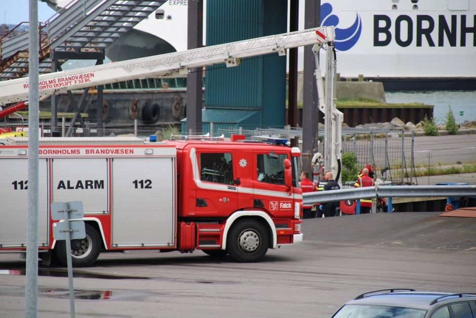 Liget af en ældre mand er fundet i vandet ved Rønne Havn, oplyser Bornholms Politi.