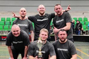 Der var sejre til Grenen og Djurslands Efterskole i firmaturnering i floorball.
