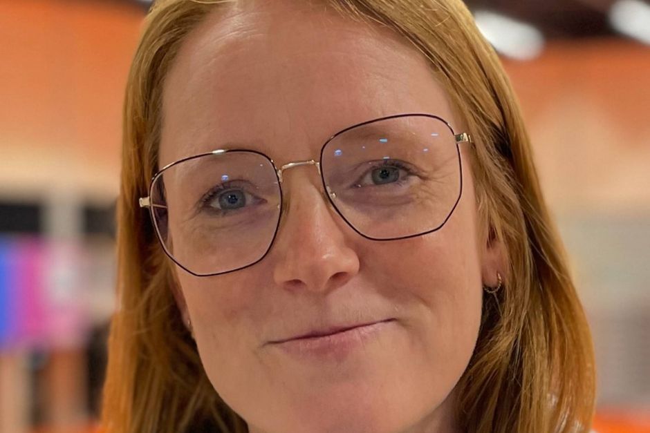Signe Hangaard Thomsen, træner og medlem af bestyrelsen og ungdomsudvalget i Skanderborg Håndbold er nomineret til prisen, som AURA uddeler for at hylde de lokale frivillige. 