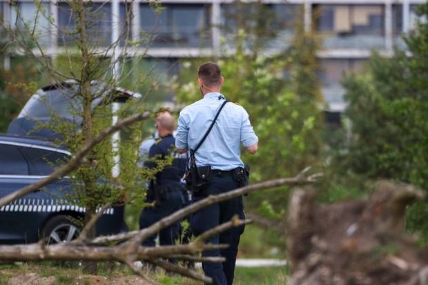 Østjyllands Politi eftersatte en mistænkelig bil, men de to personer i bilen havde ikke lige sådan tænkt at lade sig pågribe.