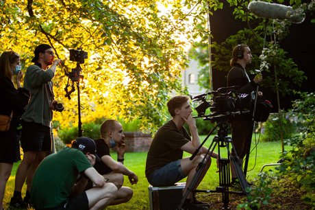 Lige nu er der gratis masterclasses, som forberedelse til at søge ind på skolen, som Aarhus Filmværksted og Den Vestdanske Filmpulje i Filmbyen også er en del af.