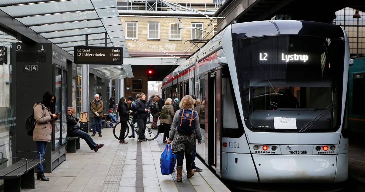 Letbanen Kører Efter Ny Køreplan - Jyllands-Posten