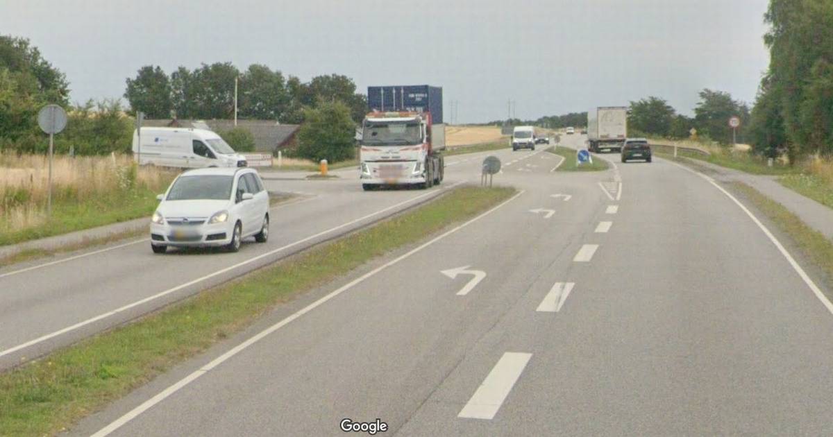 Færdselsuheld ved Hammel Bilist skubbet ud i grøft