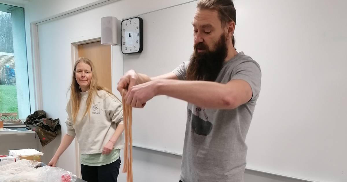 Elsted Kirke og skole laver åndehuller af tarme og gedehud - Din Avis