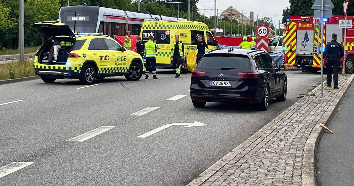 Mand Død Efter Påkørsel Af Letbane-tog