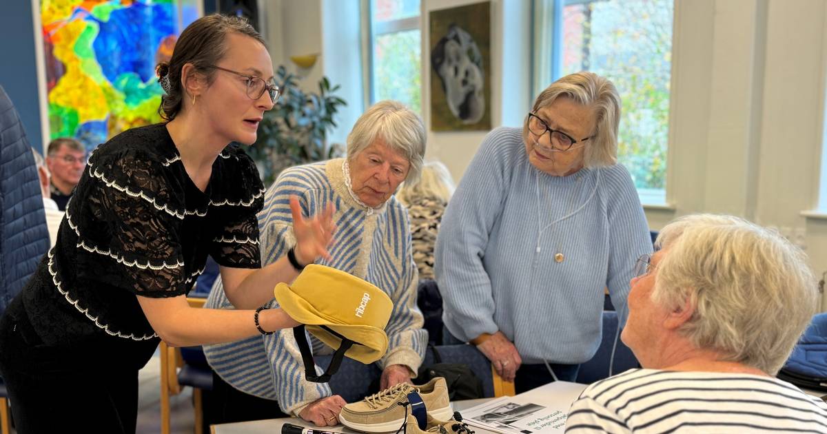 Hundredvis af dimser vises frem: 87-årige Aase fik hjælp til at tråde en synål