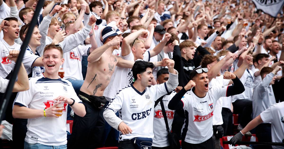 »Det hører ikke hjemme«: AGF-fans samler ind til bestjålne Randers-fans ...