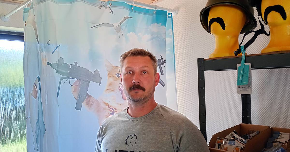 Livvagts helt specielle butik går så godt, at han nu flytter og udvider ...