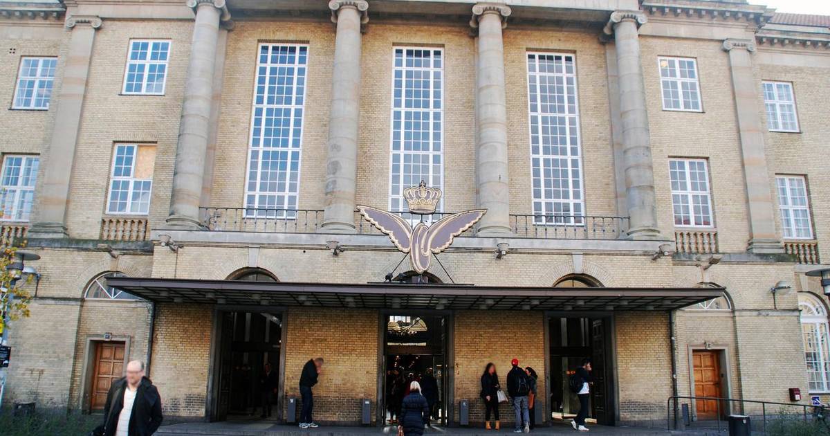 Mand går rundt med skarp genstand ved banegården i Aarhus - Din Avis