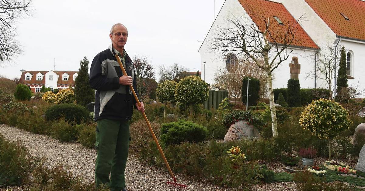 Kirkegartneren sætter riven på plads Din Avis