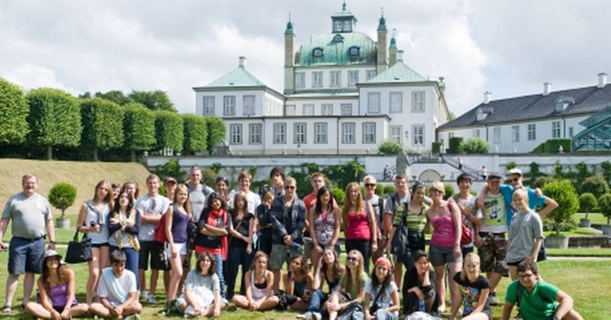 kongefamilien-bor-beskedent