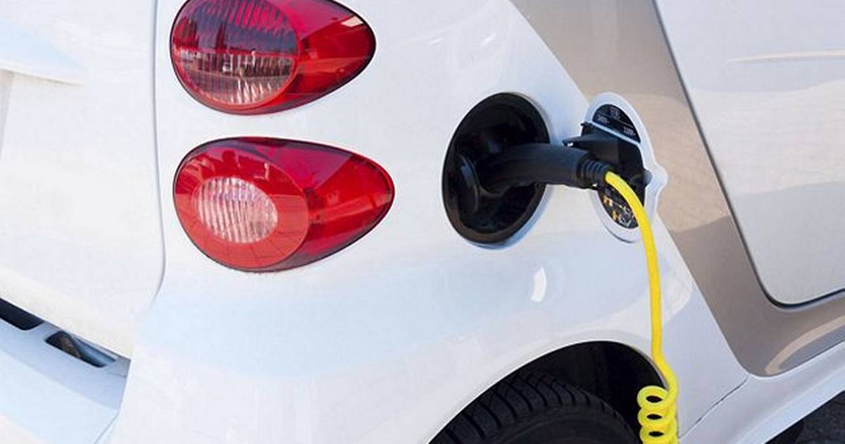 Hvad er forskellen på en hybrid og en plugin hybrid bil?
