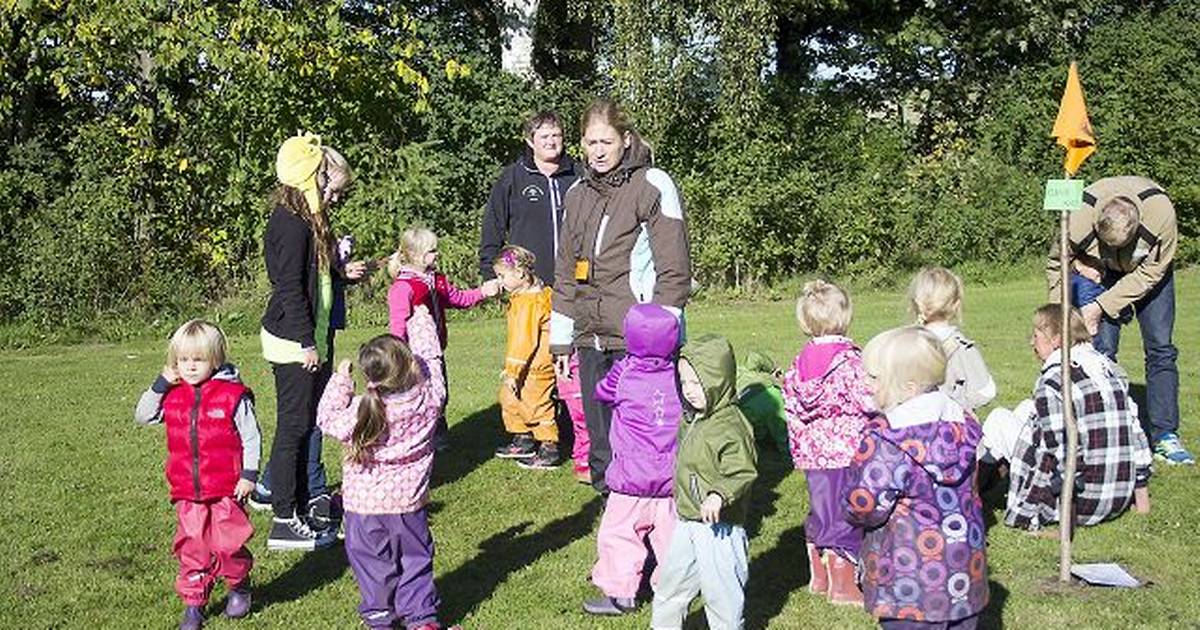 Herlig dag ved Titte Bøh-træet og Heksens Hus - Din Avis