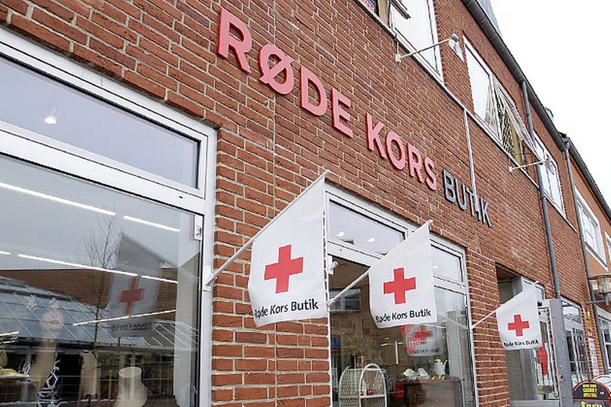 Røde Kors i Køge deler igen julehjælpepakker ud - Din Avis