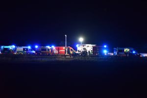 To børn og seks voksne blev sendt på skadestuen efter et sammenstød på Sydmotorvejen ved Vordingborg i nat. Tre er stadig i kritisk tilstand.