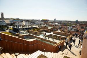 Salling Rooftop i Aarhus er endt på 'toppen' af en ny liste over bedste tagterasse-barer i Europa. Bag listen står det internationale rejsemedie Big 7 Travel. Også København er flot repræsenteret på listen.