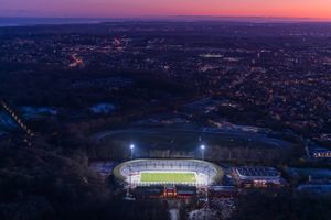 Tre ud af seks stadionarkitekter er lige gode, vurderer bedømmelsesudvalget. Derfor vil en ny udbudsrunde gå i gang, hvor konkurrencen om Aarhus nye fodboldstadions udtryk fortsætter. 