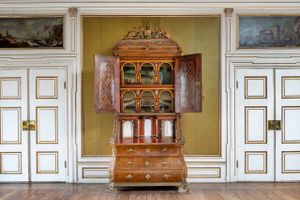 Flere hundrede år gamle og meget værdifulde møbler fra Bidstrup Gods sælges på auktion.