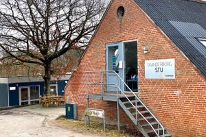 Tirsdag aften blev politiet sendt til STU Skanderborg, da skolen fik uønsket besøg.