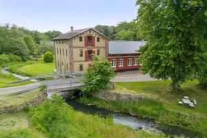 Listen tæller blandt andet en tidligere michelin-restaurant, en baptistkirke og en flere hundrede år gammel vandmølle.