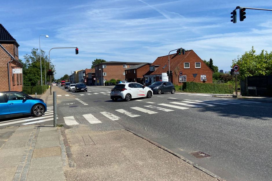 Krydsningsheller og lavere fartgrænse blandt midler til at gøre Silkeborgvej i Åbyhøj mere sikker. 