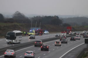 Lørdag formiddag er der sket et færdselsuheld på Fynske Motorvej, som lige nu skaber kø.