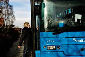 Der er lagt op til, at busrute 351 bevares og overtages af Region Midtjylland fremover. Det fremgår af et såkaldt tilpasningsforslag som behandles i Udvalget for Regional Udvikling 7. december og senere konfirmeres i Regionsrådet i 21. december.